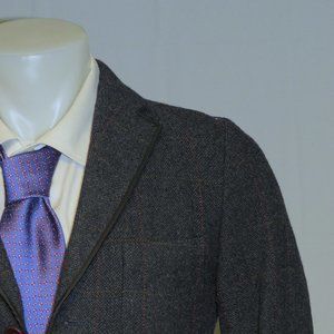 Undecorated Man Gray Herringbone Plaid Tweed Three Button Sport Coat Size 3
